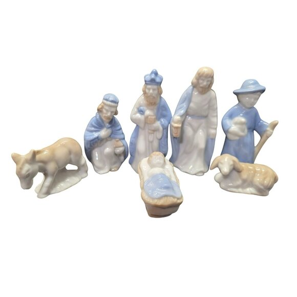 Vintage Biedermann Sri Lanka Blue & White Porcelain 7 Piece Nativity Set - Picture 8 of 10